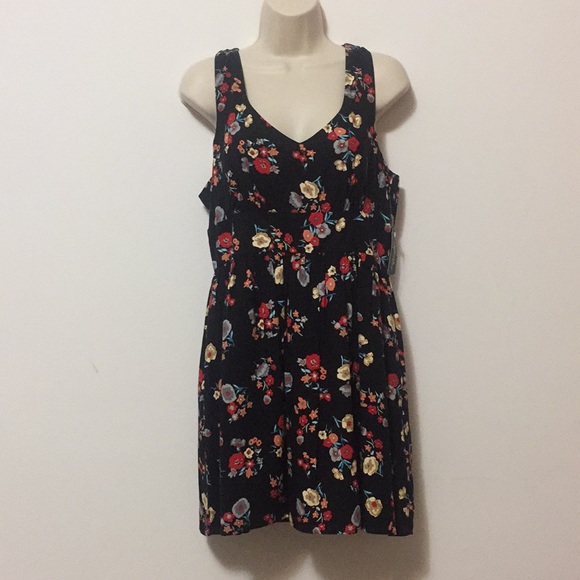 Forever 21 Dresses & Skirts - Boutique forever 21 floral mini dress w. Back zip